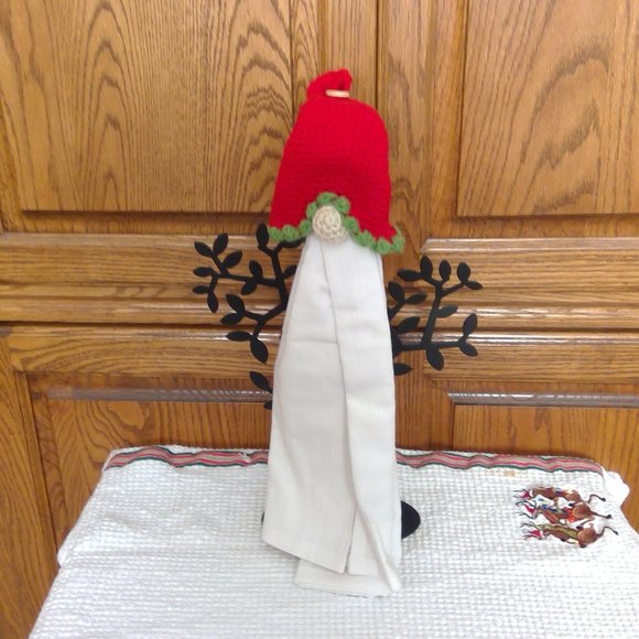 NWOT Handmade Christmas Gnome Towel Hanger - white cotton towel - Picture 1 of 4